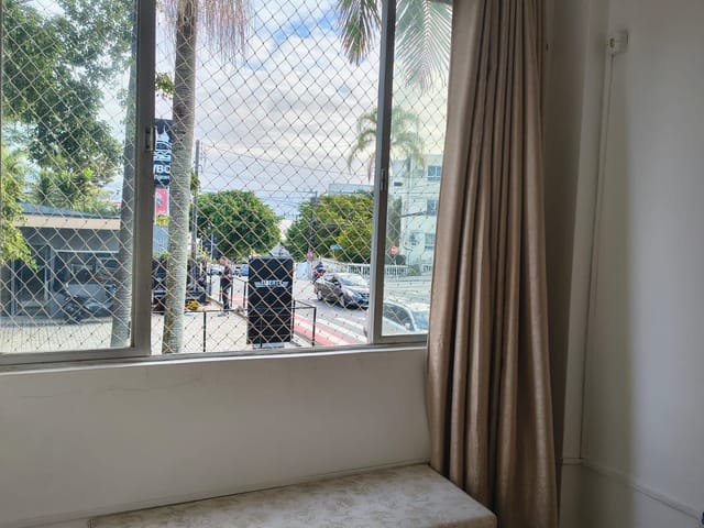 Apartamento 1 quarto e 1 banheiro, para alugar, no bairro Coqueiros em Florianópolis