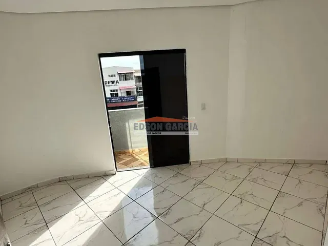 Apartamento 2 quartos e 1 banheiro, para alugar, no bairro Parque São Bento em Sorocaba