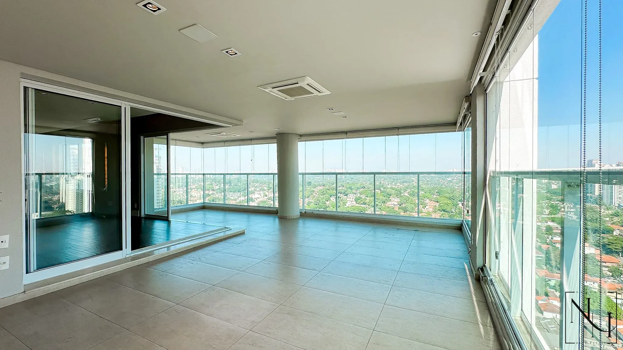 Apartamento, 3 quartos, 251 m² - Foto 1