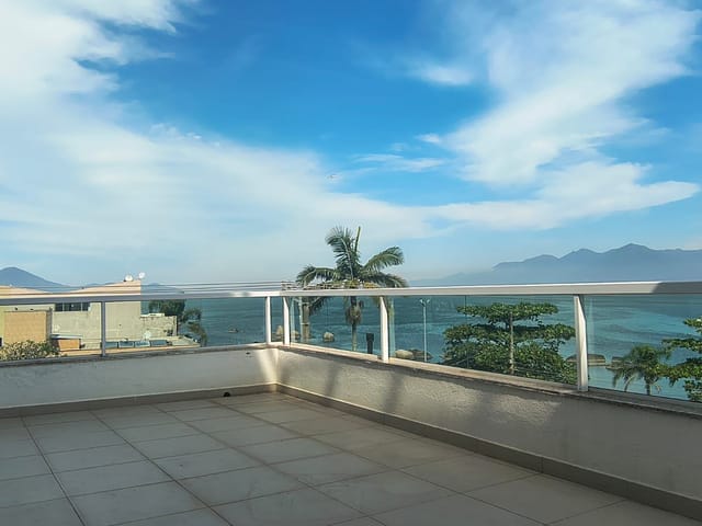 Apartamento 2 quartos e 2 banheiros, para alugar, no bairro Coqueiros em Florianópolis