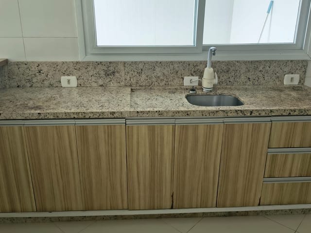 Apartamento 2 quartos e 2 banheiros, para alugar, no bairro Coqueiros em Florianópolis