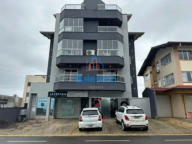 Apartamento 3 quartos e 2 banheiros, para alugar, no bairro Centro em Fraiburgo