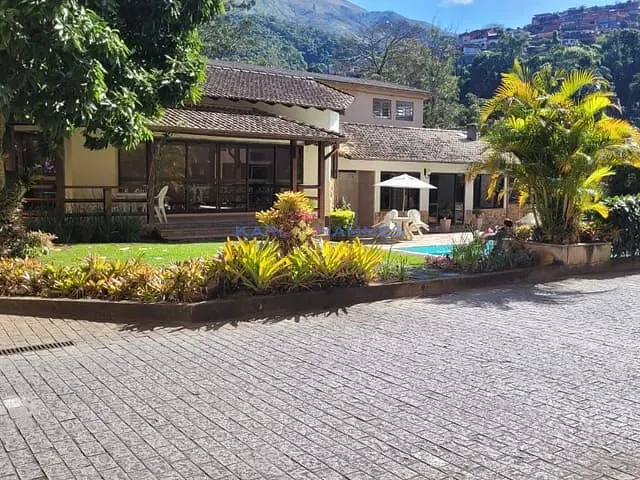 Apartamento com 130m² 3 quartos e 2 banheiros, à venda, no bairro Retiro em Petrópolis
