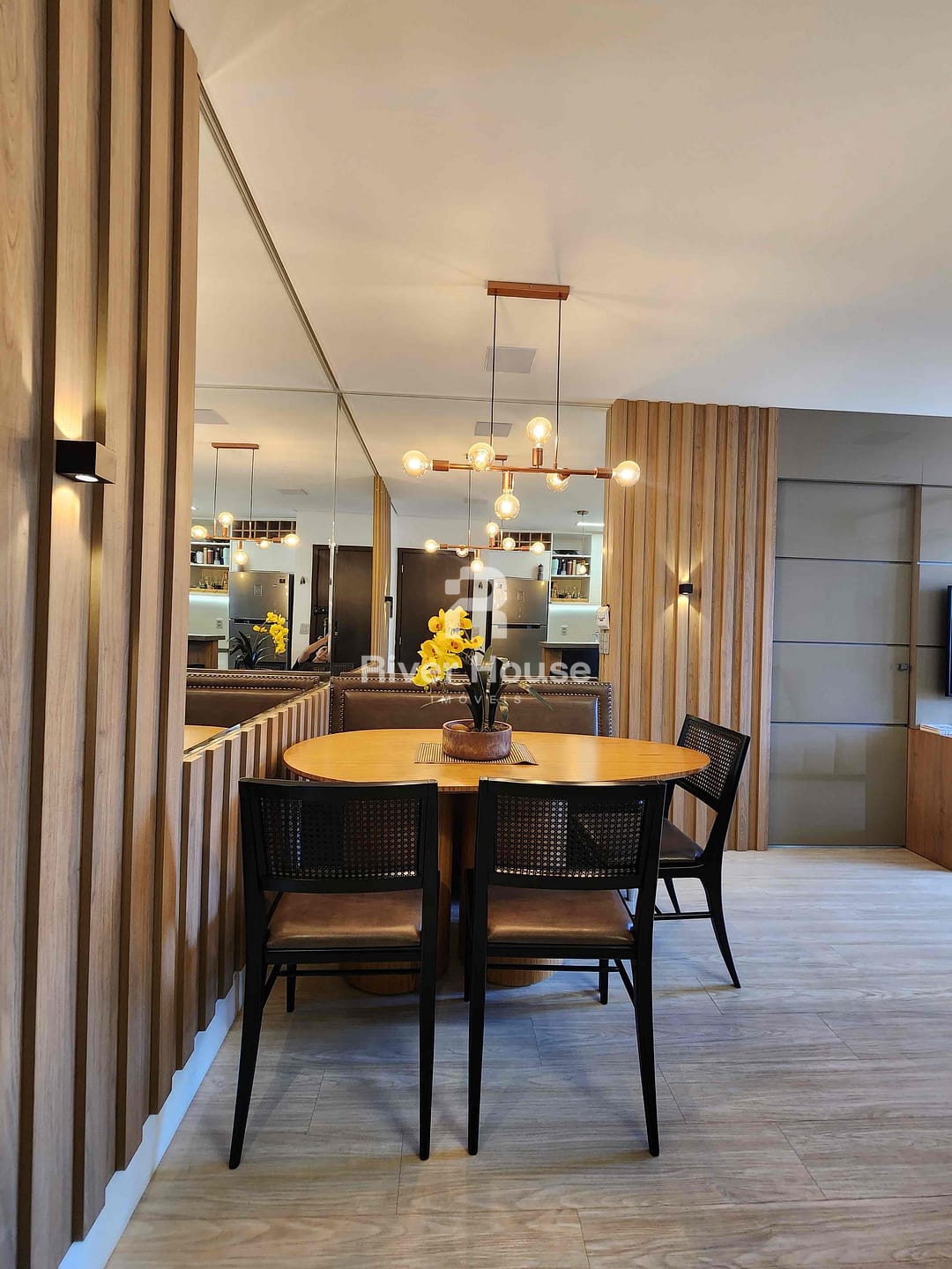 Apartamento à venda com 2 quartos, 65m² - Foto 4