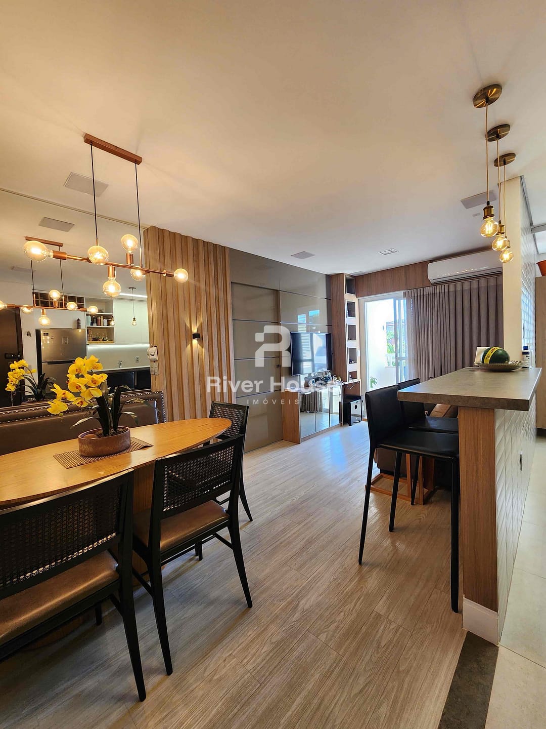 Apartamento à venda com 2 quartos, 65m² - Foto 2