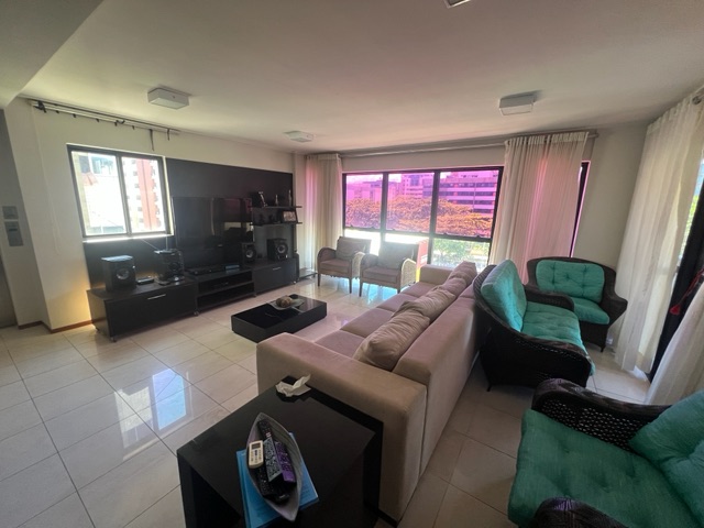Apartamento 4 quartos e 6 banheiros, à venda, no bairro Ponta Verde em Maceió