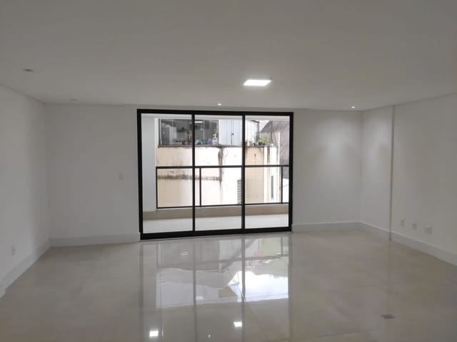 Apartamento com 160m² 4 quartos e 6 banheiros, à venda, no bairro Granbery em Juiz de Fora