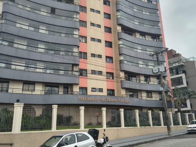 Apartamento 3 quartos e 2 banheiros, para alugar, no bairro Bom Abrigo em Florianópolis