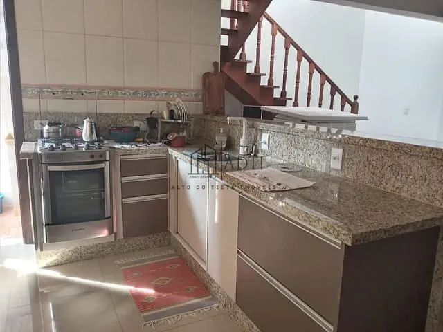 Sobrado com 1800m² 3 quartos e 1 banheiro, à venda, no bairro Conjunto Habitacional Brás Cubas em Mogi das Cruzes