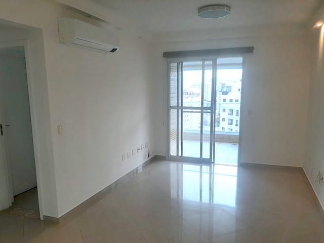 Foto do Apartamento - Apartamento para locação de 83 m² com 2 quartos com suíte e varanda gourmet envidraçada em andar alto no Gonzaga, Santos, SP | eHG Imóveis