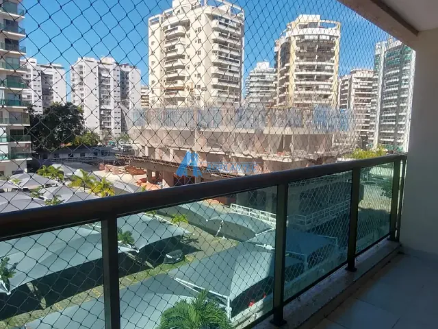 Apartamento com 67m² 3 quartos e 2 banheiros, à venda ou para alugar, no bairro Jacarepaguá em Rio de Janeiro