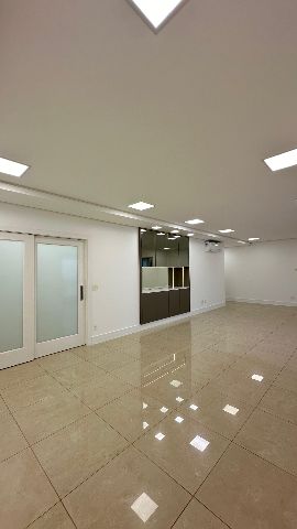 Apartamento com 200m² 3 quartos e 5 banheiros, para alugar, no bairro Gleba Palhano em Londrina