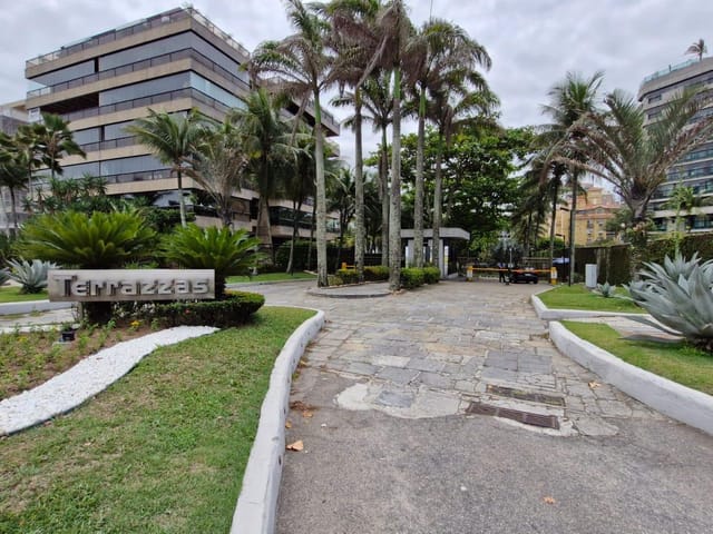 Foto do Apartamento - Amplo apartamento de 4 quartos, estilo Garden, em condomínio silencioso e arborizado na Av Lúcio Costa, a venda por R$ 2.100.000,00, Barra da Tijuca, RJ | Henrique Martins