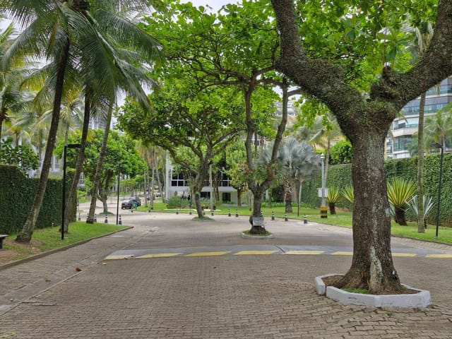 Foto do Apartamento - Amplo apartamento de 4 quartos, estilo Garden, em condomínio silencioso e arborizado na Av Lúcio Costa, a venda por R$ 2.100.000,00, Barra da Tijuca, RJ | Henrique Martins