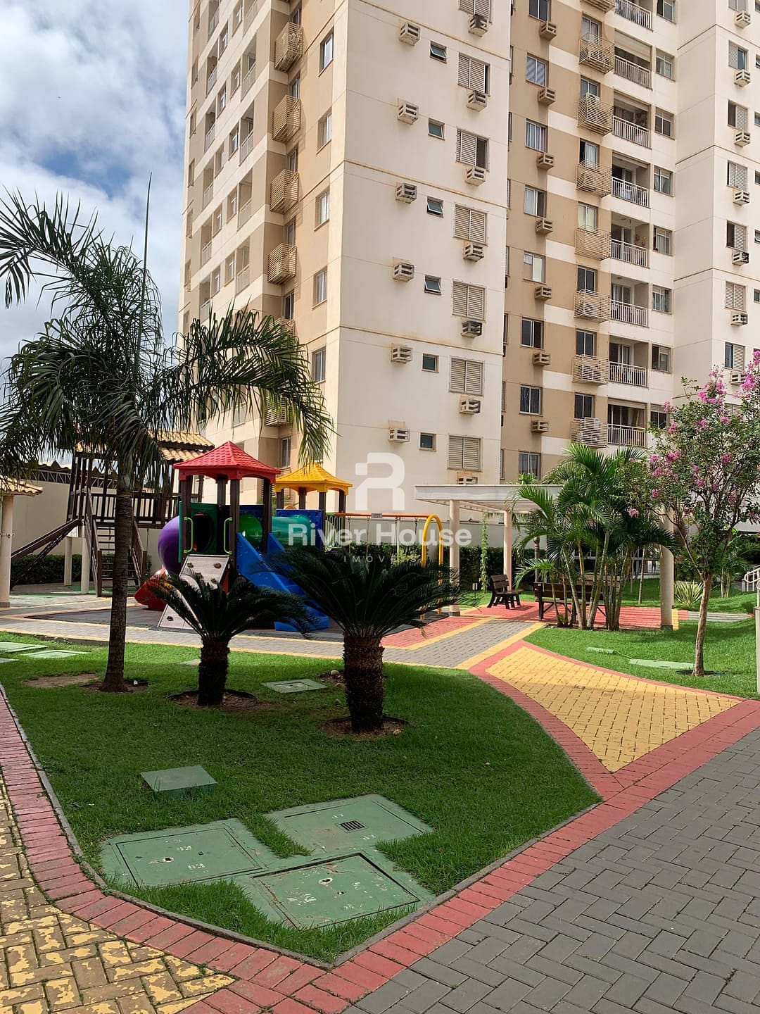 Apartamento à venda com 2 quartos, 70m² - Foto 3