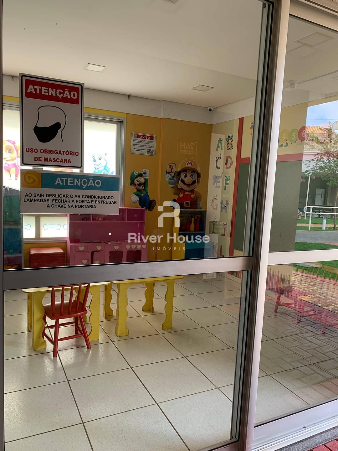 Apartamento à venda com 2 quartos, 70m² - Foto 2
