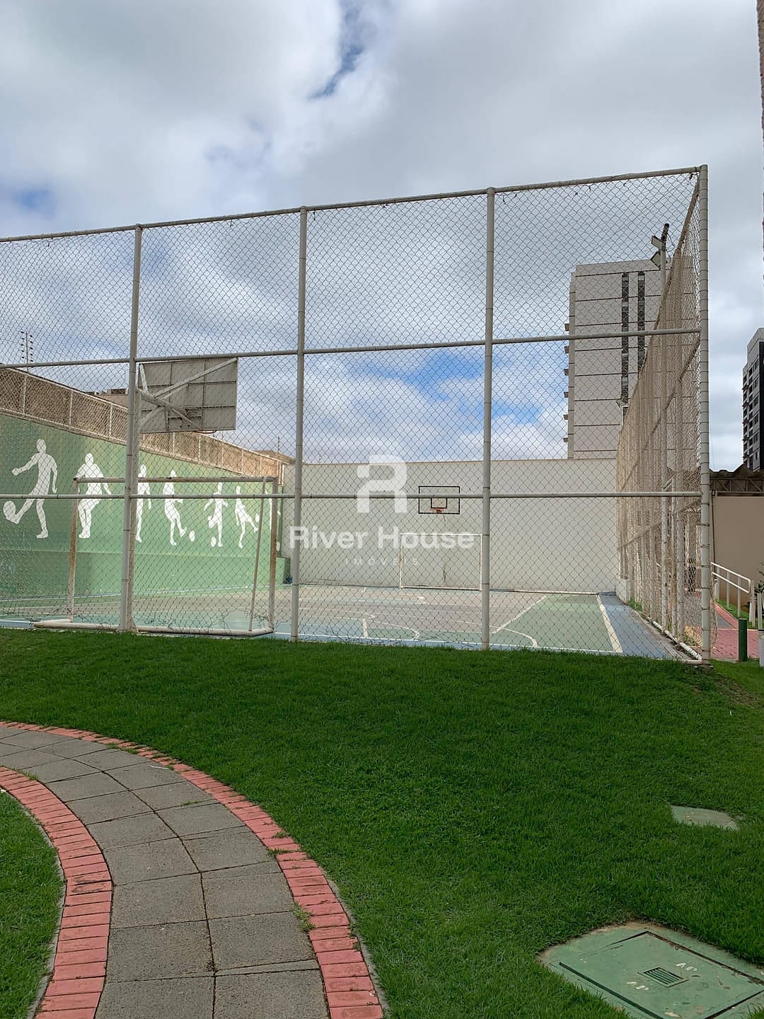 Apartamento à venda com 2 quartos, 70m² - Foto 4