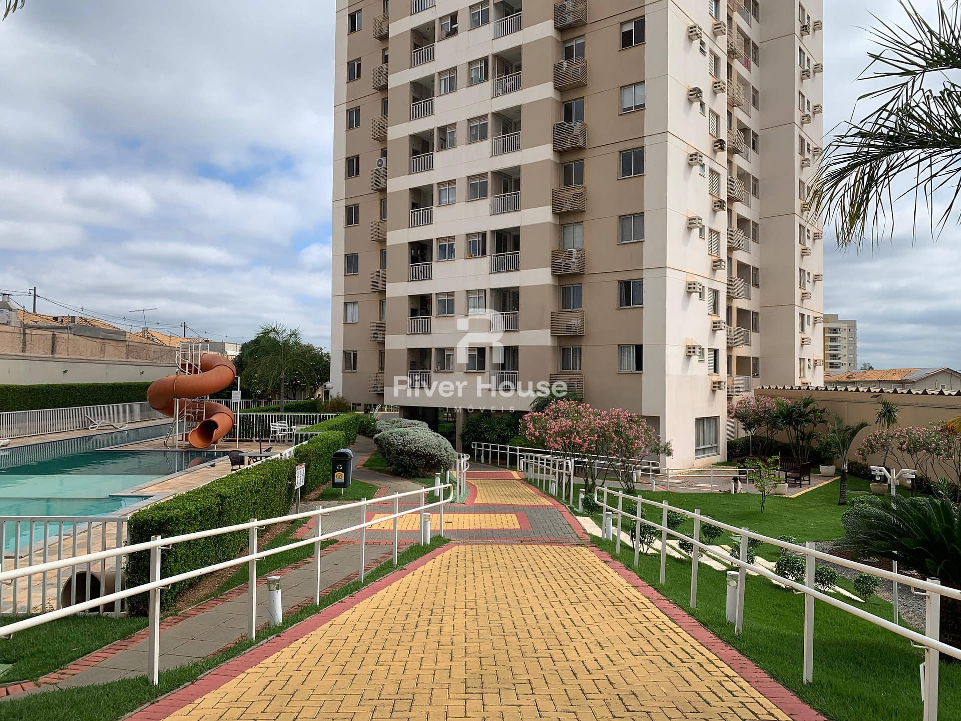 Apartamento à venda com 2 quartos, 70m² - Foto 1