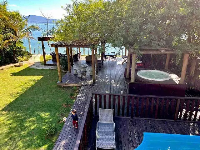 Apartamento 2 quartos e 2 banheiros, à venda, no bairro Jurerê em Florianópolis