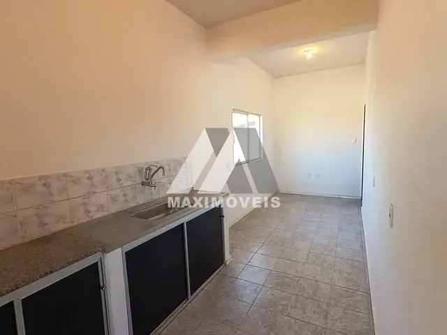 Apartamento 3 quartos e 2 banheiros, para alugar, no bairro Centro em Araçuaí