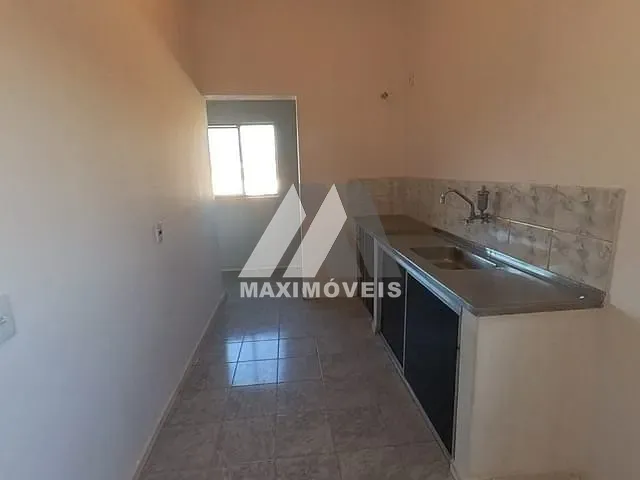 Apartamento 3 quartos e 2 banheiros, para alugar, no bairro Centro em Araçuaí