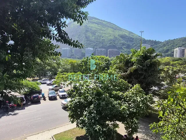 Apartamento com 55m² 1 quarto e 2 banheiros, à venda ou para alugar, no bairro Lagoa em Rio de Janeiro
