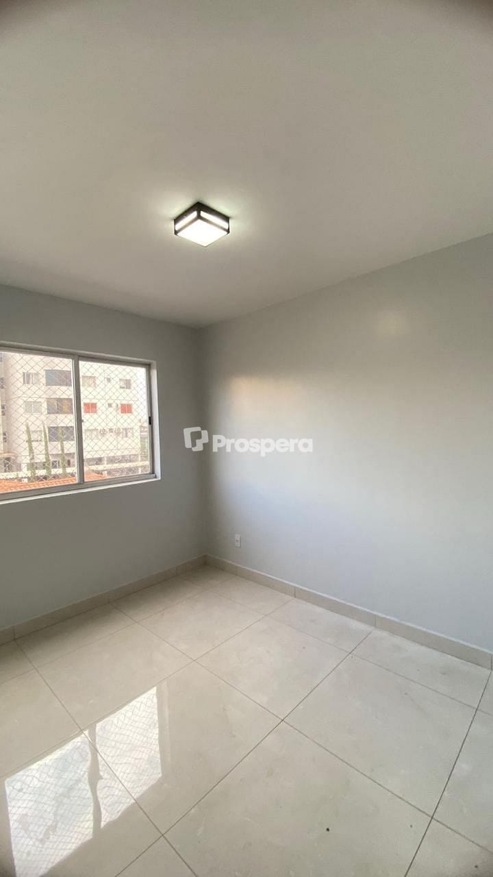 Apartamento à venda com 3 quartos, 77m² - Foto 2
