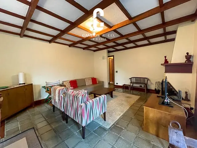 Apartamento com 250m² 3 quartos e 3 banheiros, à venda, no bairro Vila Capivari em Campos do Jordão