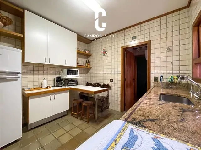 Apartamento com 250m² 3 quartos e 3 banheiros, à venda, no bairro Vila Capivari em Campos do Jordão