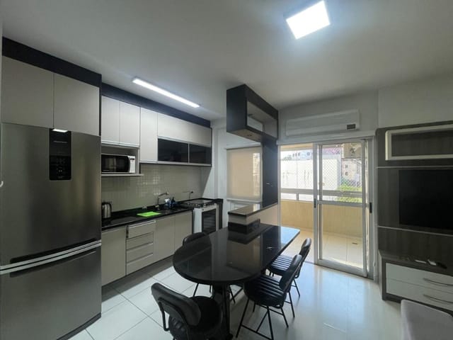 Apartamento 2 quartos e 2 banheiros, para alugar, no bairro Bigorrilho em Curitiba