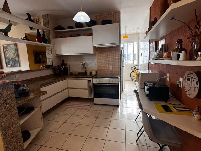 Apartamento 3 quartos e 3 banheiros, à venda, no bairro Extensão do Bosque em Rio das Ostras