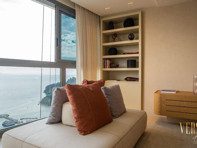 Apartamento com 415m² 4 quartos e 5 banheiros, à venda, no bairro Centro em Balneário Camboriú