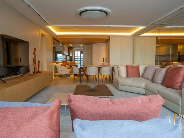 Apartamento com 415m² 4 quartos e 5 banheiros, à venda, no bairro Centro em Balneário Camboriú