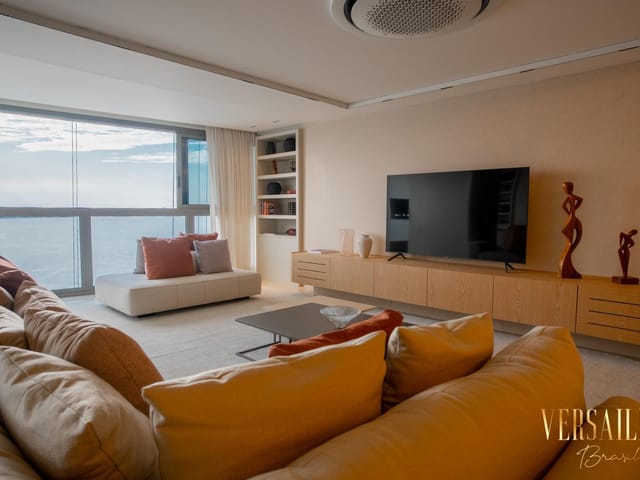 Apartamento com 415m² 4 quartos e 5 banheiros, à venda, no bairro Centro em Balneário Camboriú