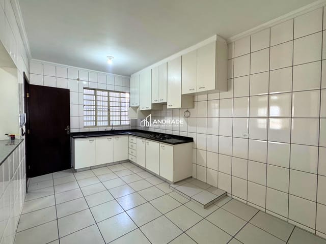 Apartamento com 240m² 4 quartos e 3 banheiros, para alugar, no bairro Centro em Apucarana