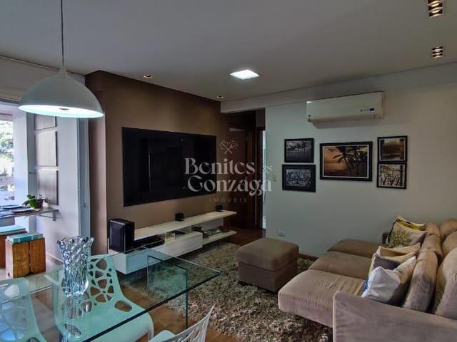 Foto do Apartamento - Locação ou Venda | Apartamento com 2 vagas paralelas , decorado e mobiliado com sacada reiki | 1 suíte + 1 quarto | zona 7 ! | Benites & Gonzaga Imóveis