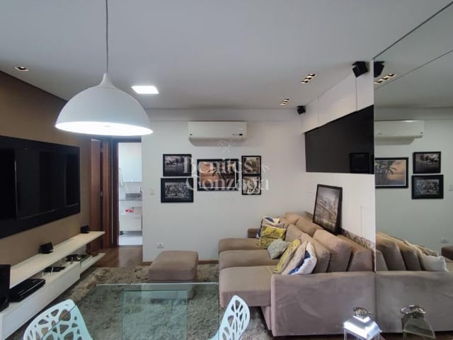 Foto do Apartamento - Locação ou Venda | Apartamento com 2 vagas paralelas , decorado e mobiliado com sacada reiki | 1 suíte + 1 quarto | zona 7 ! | Benites & Gonzaga Imóveis