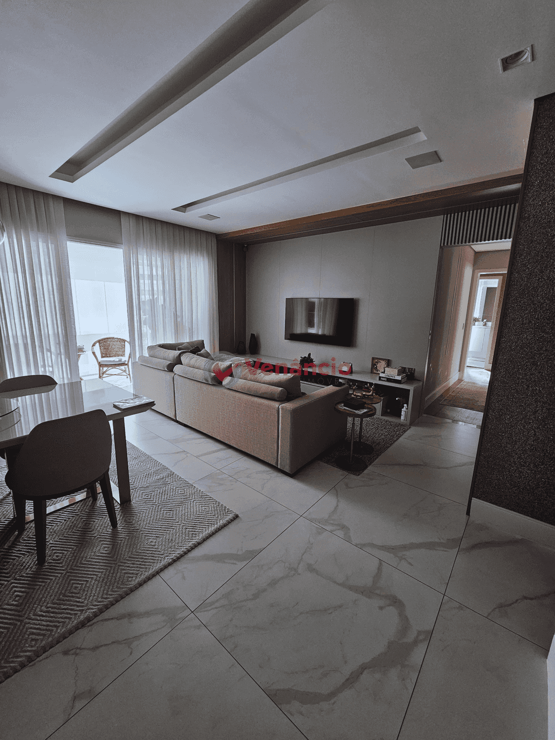Apartamento à venda com 3 quartos, 105m² - Foto 2