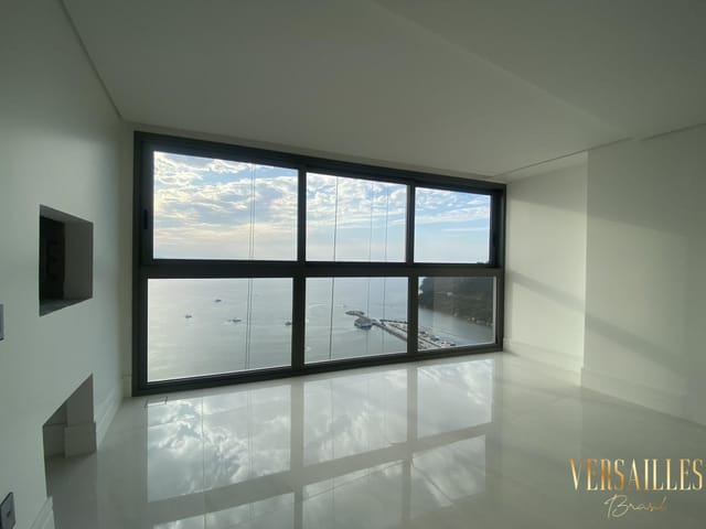 Apartamento com 415m² 4 quartos e 5 banheiros, à venda, no bairro Centro em Balneário Camboriú