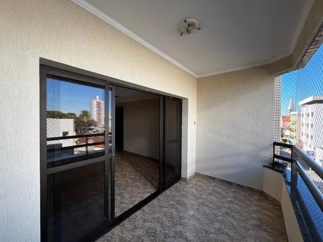 Apartamento com 160m² 3 quartos e 1 banheiro, para alugar, no bairro Centro em Pouso Alegre