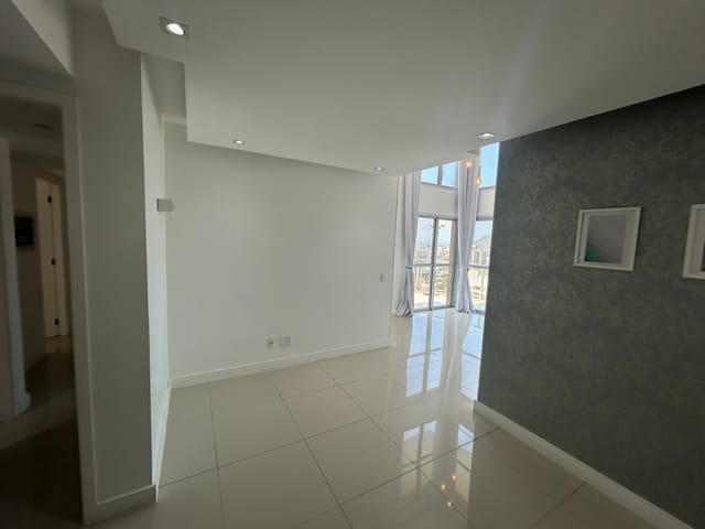 Foto do Apartamento - Incrível Apartamento disponível para locação no condomínio UpLife, Recreio dos Bandeirantes, Rio de Janeiro, RJ. Imóvel moderno, com infraestrutura completa. | FATOR IMÓVEIS