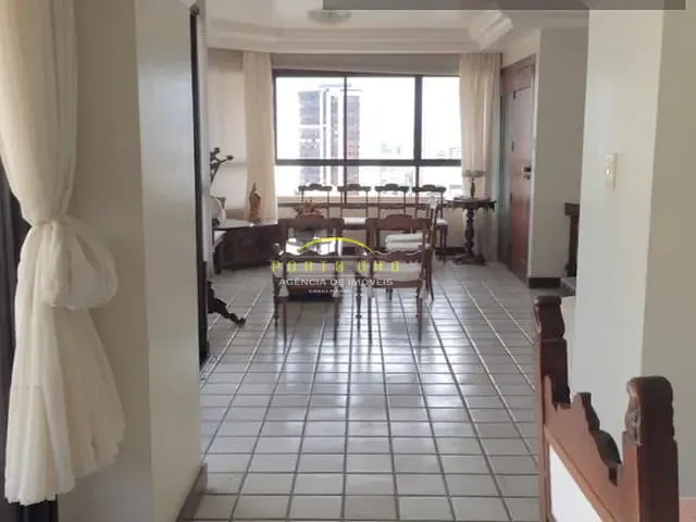 Apartamento com 250m² 4 quartos e 3 banheiros, à venda, no bairro Jardim Apipema em Salvador