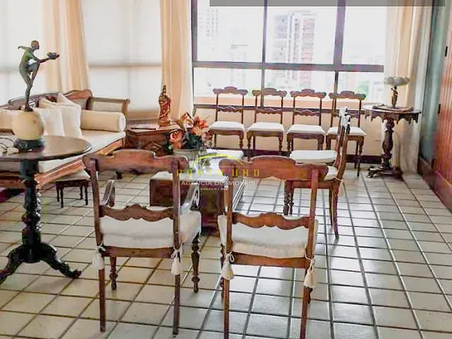 Apartamento com 250m² 4 quartos e 3 banheiros, à venda, no bairro Jardim Apipema em Salvador