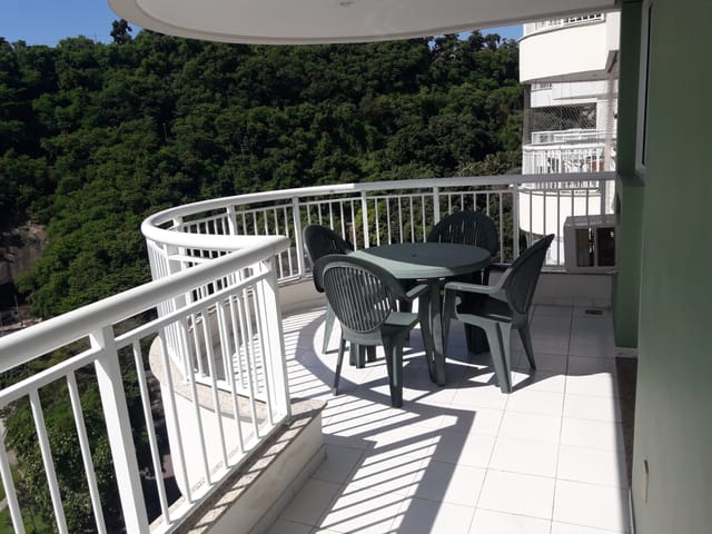 Apartamento 2 quartos e 3 banheiros, para alugar, no bairro Botafogo em Rio de Janeiro