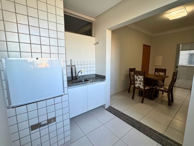 Apartamento com 89m² 2 quartos e 1 banheiro, à venda, no bairro Vila Shangri-La em Apucarana