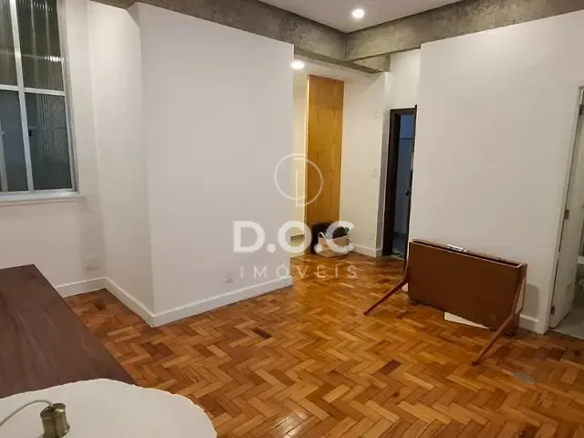 Apartamento 1 quarto e 1 banheiro, para alugar, no bairro Copacabana em Rio de Janeiro