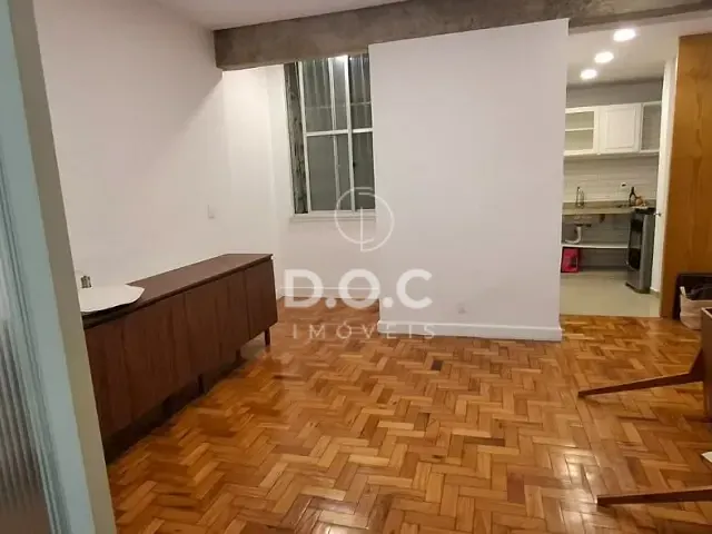 Apartamento 1 quarto e 1 banheiro, para alugar, no bairro Copacabana em Rio de Janeiro