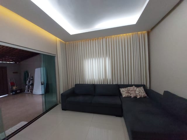 Casa com 250m² 2 quartos e 3 banheiros, à venda, no bairro Residencial Solar Bougainville em Goiânia