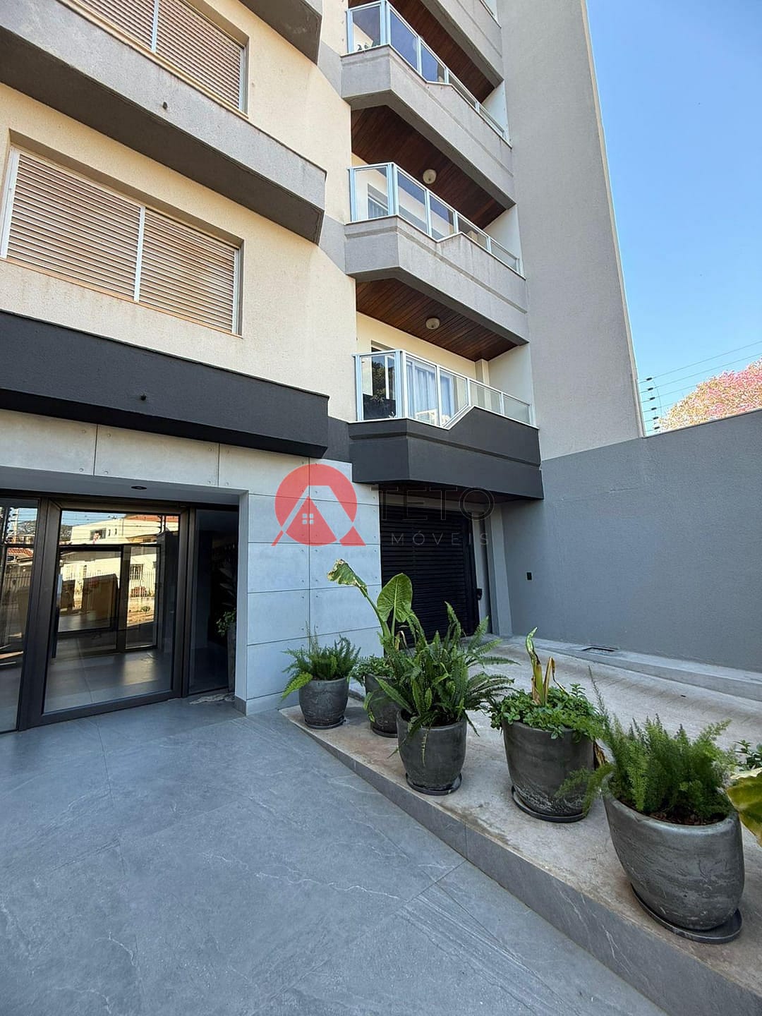 Apartamento à venda com 3 quartos, 140m² - Foto 2