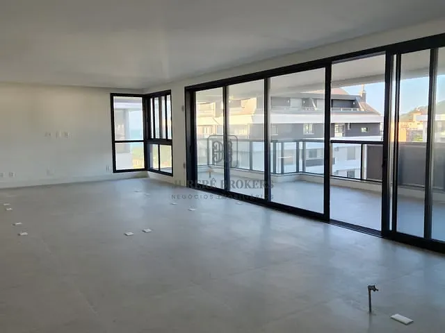 Apartamento 4 quartos e 5 banheiros, à venda, no bairro Jurerê em Florianópolis